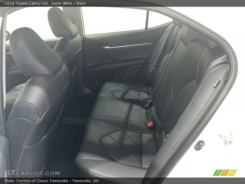 Super White / Black 2019 Toyota Camry XLE