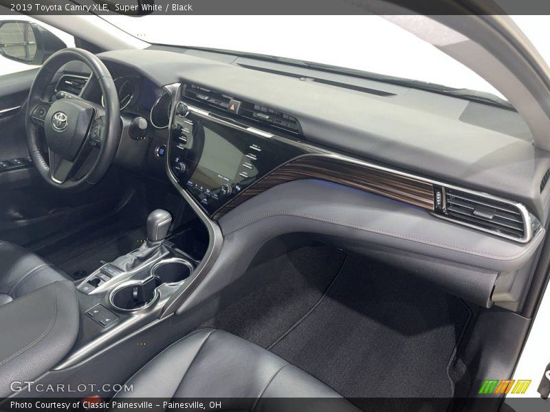Super White / Black 2019 Toyota Camry XLE