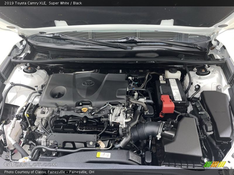 Super White / Black 2019 Toyota Camry XLE