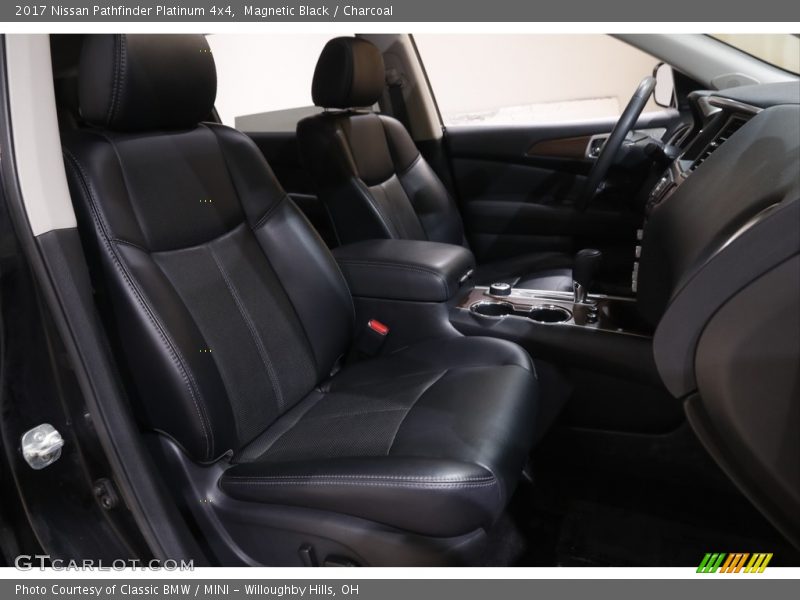Magnetic Black / Charcoal 2017 Nissan Pathfinder Platinum 4x4