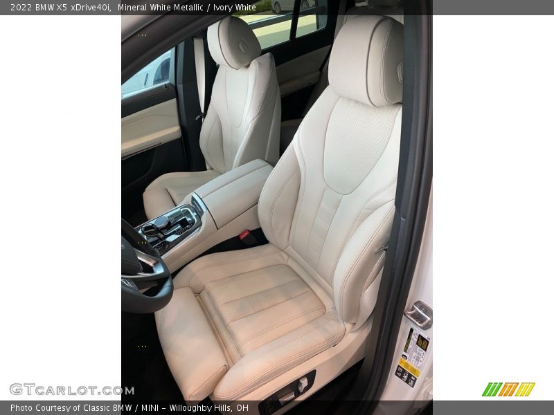 Front Seat of 2022 X5 xDrive40i