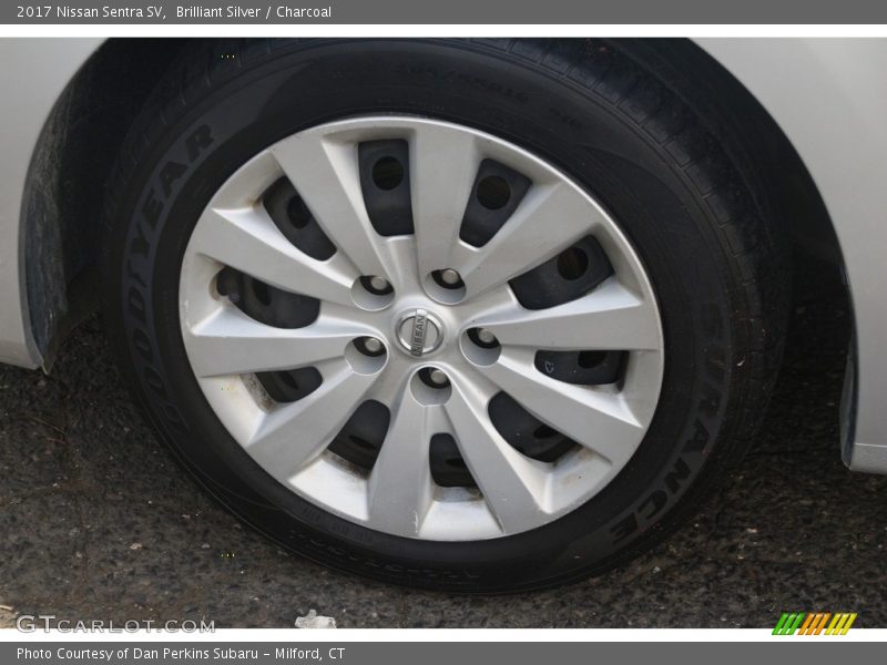 Brilliant Silver / Charcoal 2017 Nissan Sentra SV