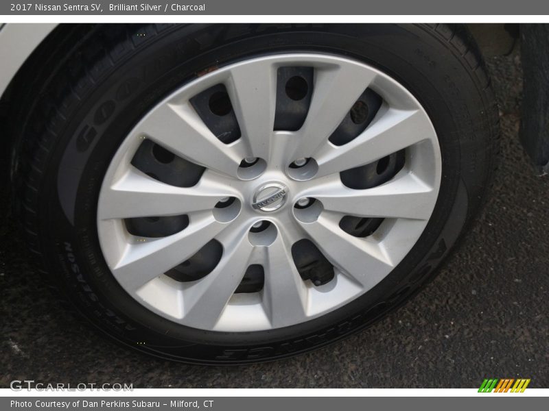 Brilliant Silver / Charcoal 2017 Nissan Sentra SV