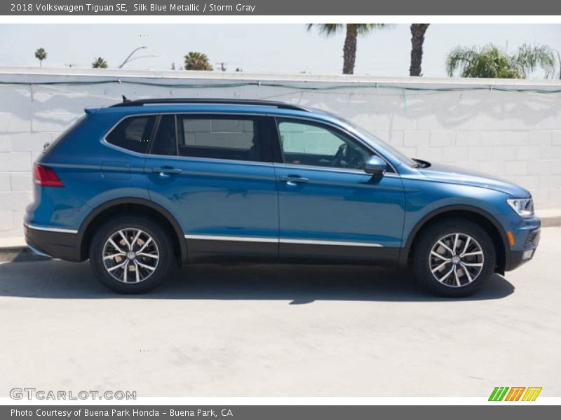 Silk Blue Metallic / Storm Gray 2018 Volkswagen Tiguan SE