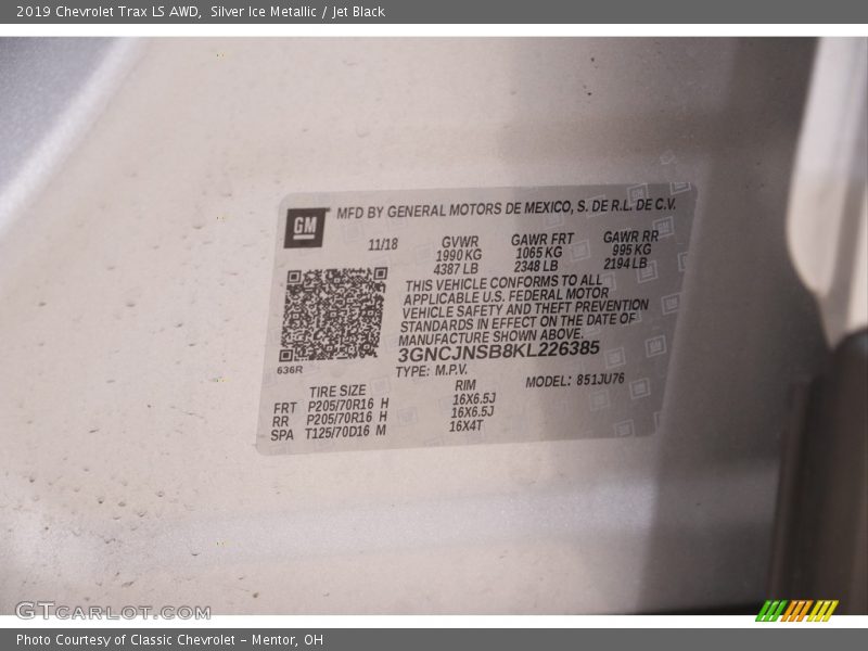 Silver Ice Metallic / Jet Black 2019 Chevrolet Trax LS AWD