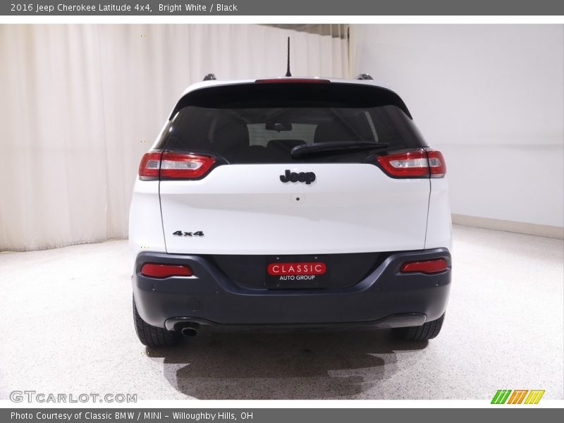 Bright White / Black 2016 Jeep Cherokee Latitude 4x4