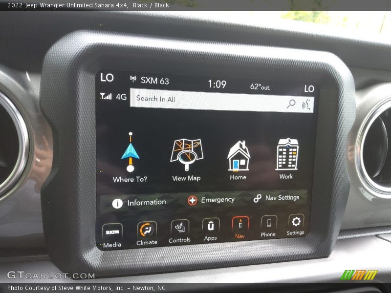 Controls of 2022 Wrangler Unlimited Sahara 4x4