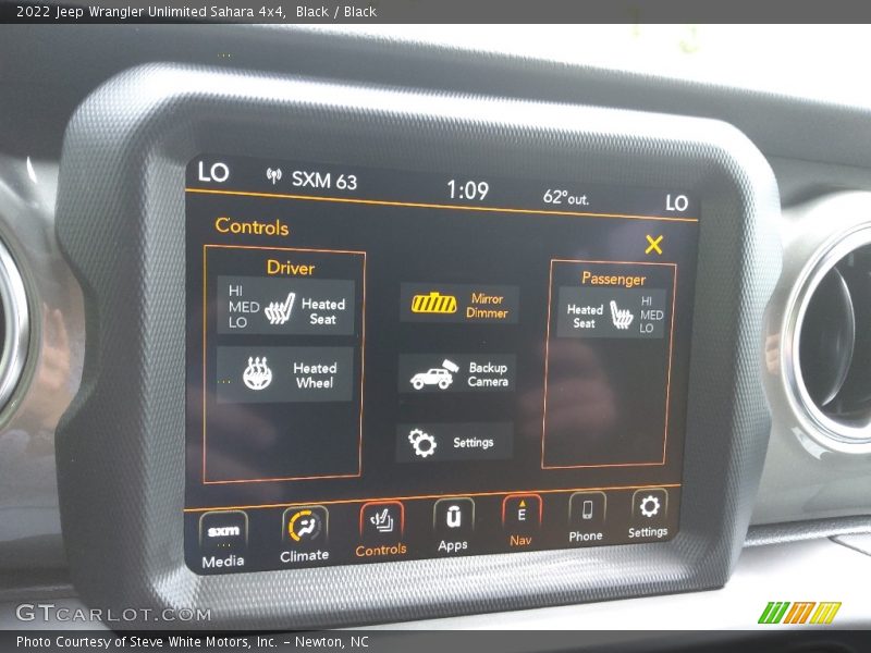 Controls of 2022 Wrangler Unlimited Sahara 4x4