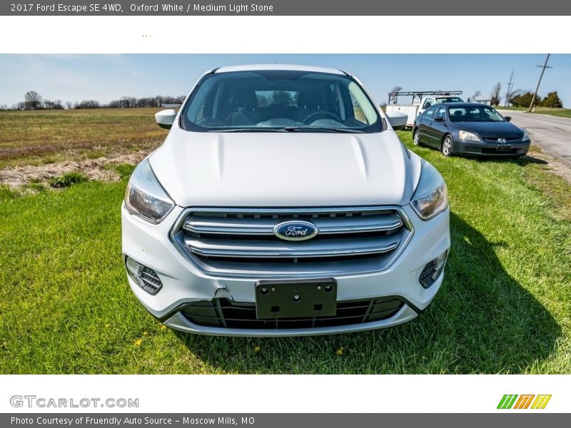 Oxford White / Medium Light Stone 2017 Ford Escape SE 4WD