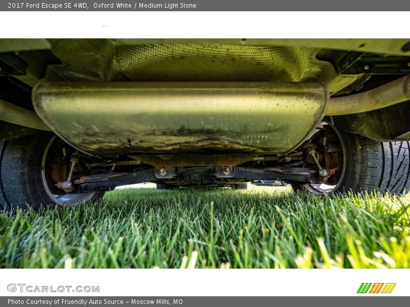 Oxford White / Medium Light Stone 2017 Ford Escape SE 4WD