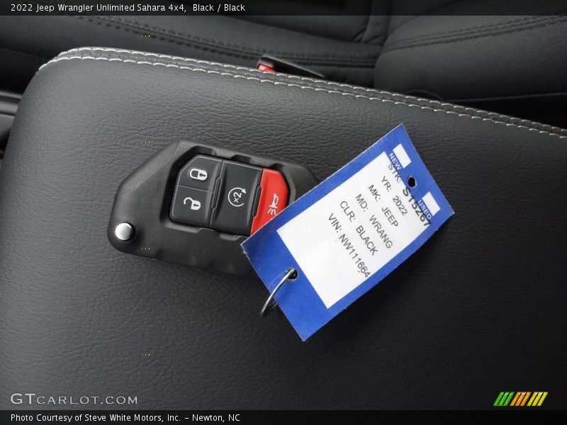 Keys of 2022 Wrangler Unlimited Sahara 4x4