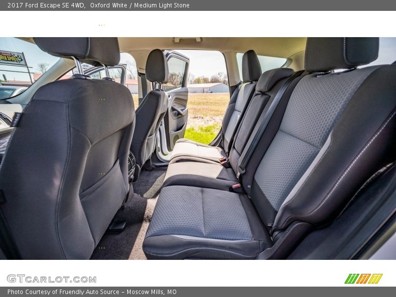 Oxford White / Medium Light Stone 2017 Ford Escape SE 4WD