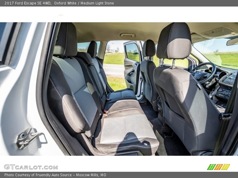 Oxford White / Medium Light Stone 2017 Ford Escape SE 4WD