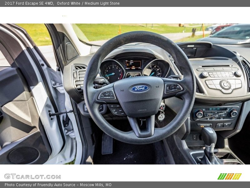 Oxford White / Medium Light Stone 2017 Ford Escape SE 4WD