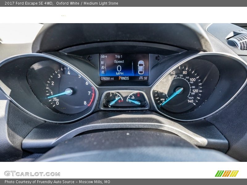 Oxford White / Medium Light Stone 2017 Ford Escape SE 4WD
