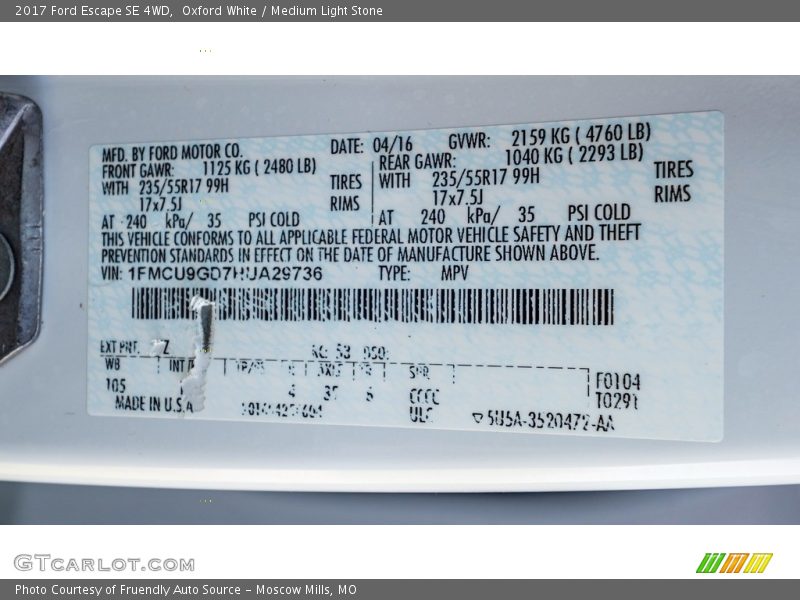 Oxford White / Medium Light Stone 2017 Ford Escape SE 4WD