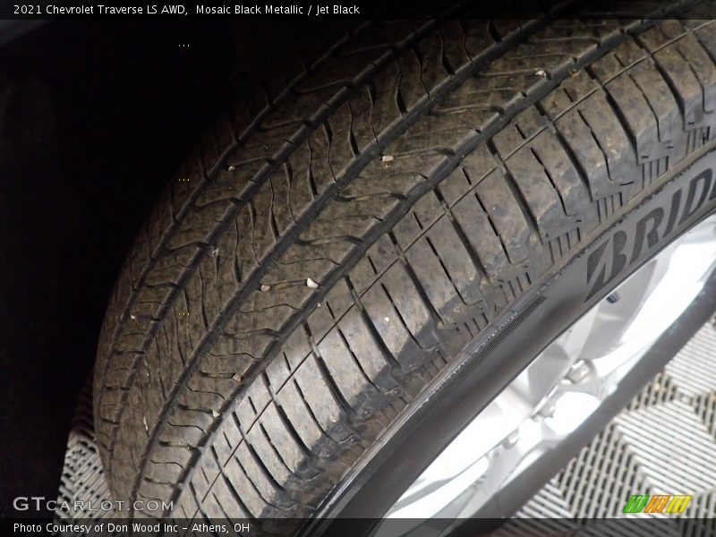 Mosaic Black Metallic / Jet Black 2021 Chevrolet Traverse LS AWD