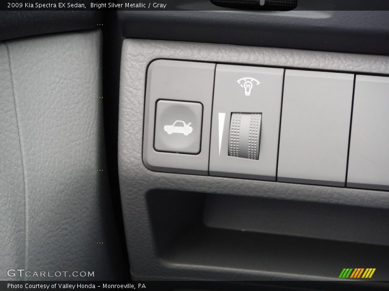 Bright Silver Metallic / Gray 2009 Kia Spectra EX Sedan