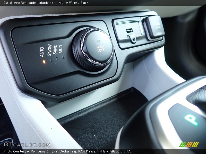 Alpine White / Black 2018 Jeep Renegade Latitude 4x4