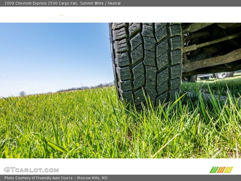 Summit White / Neutral 2009 Chevrolet Express 2500 Cargo Van