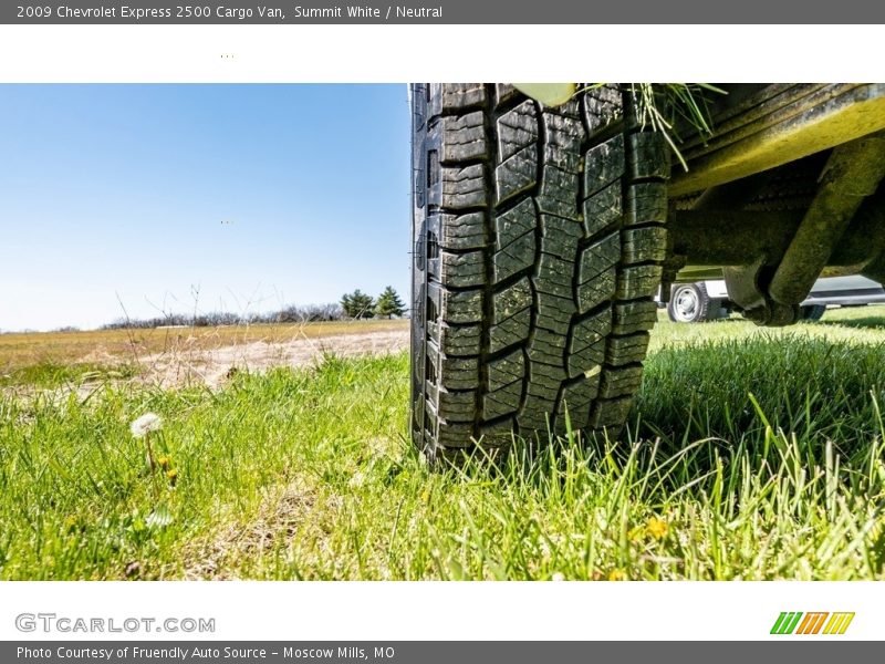 Summit White / Neutral 2009 Chevrolet Express 2500 Cargo Van