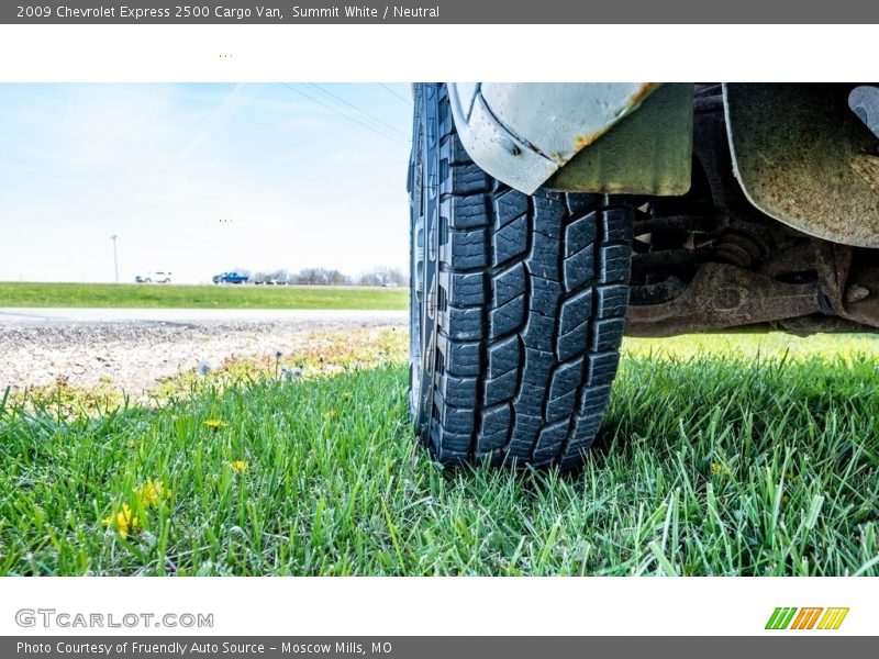 Summit White / Neutral 2009 Chevrolet Express 2500 Cargo Van