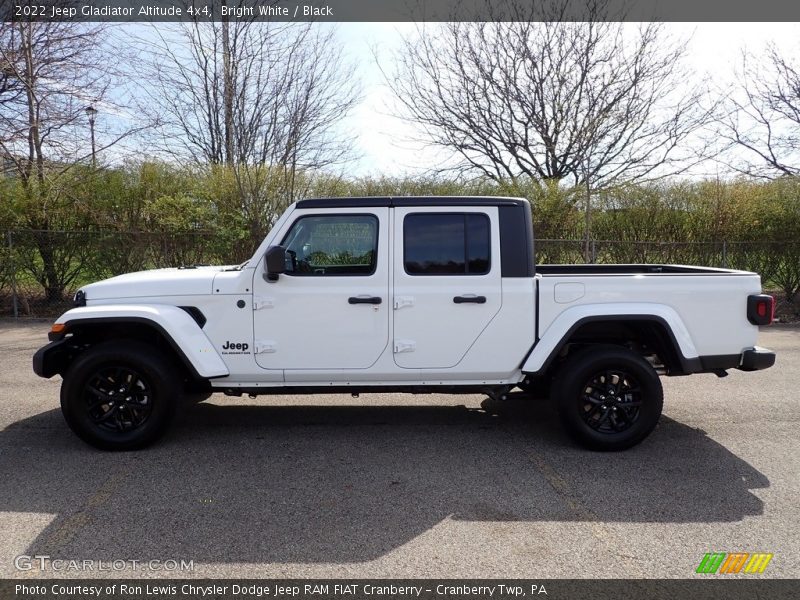 Bright White / Black 2022 Jeep Gladiator Altitude 4x4
