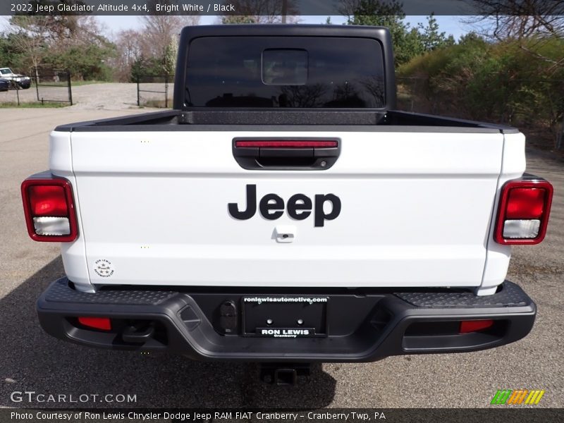 Bright White / Black 2022 Jeep Gladiator Altitude 4x4