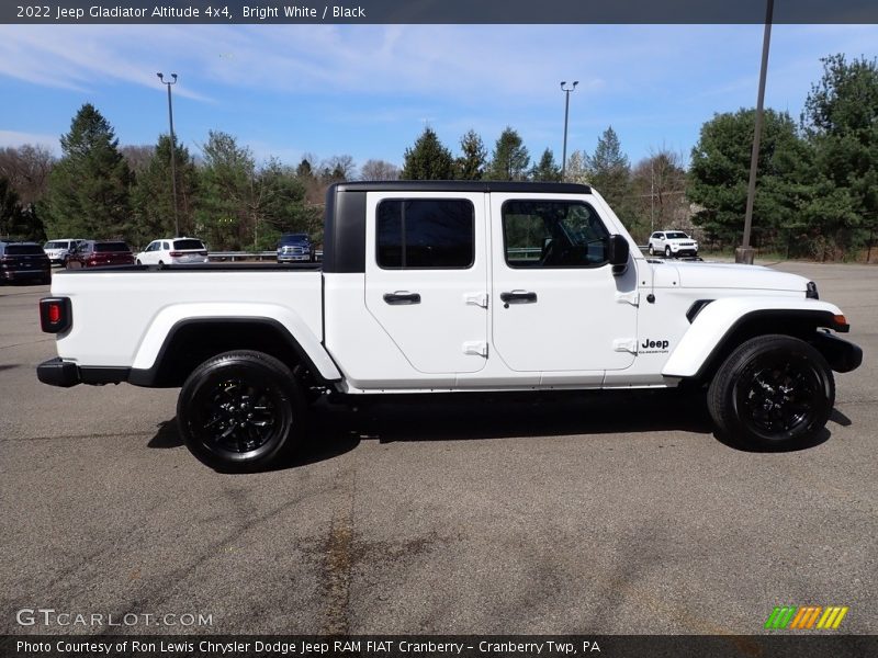 Bright White / Black 2022 Jeep Gladiator Altitude 4x4