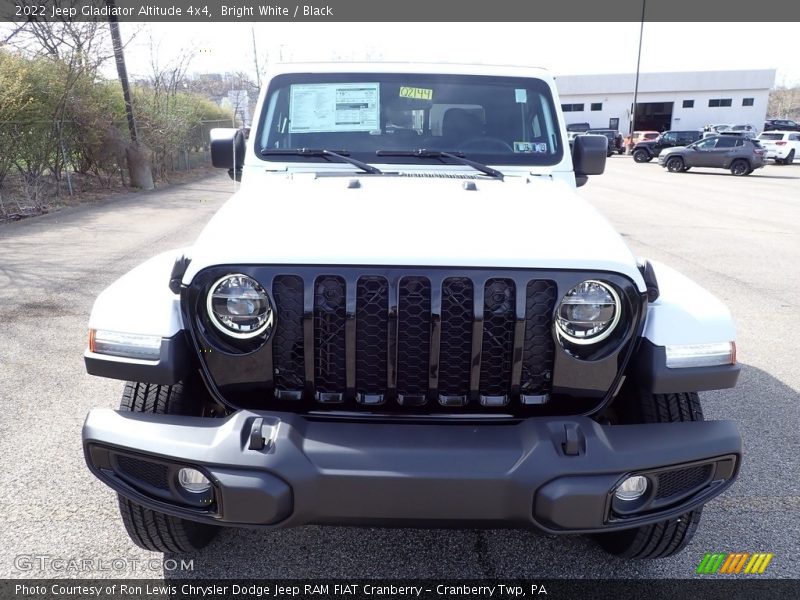 Bright White / Black 2022 Jeep Gladiator Altitude 4x4