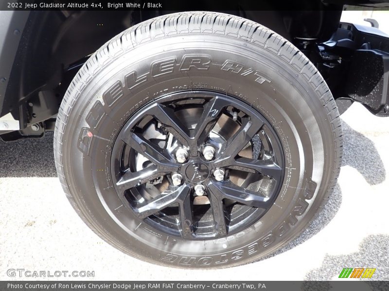 Bright White / Black 2022 Jeep Gladiator Altitude 4x4