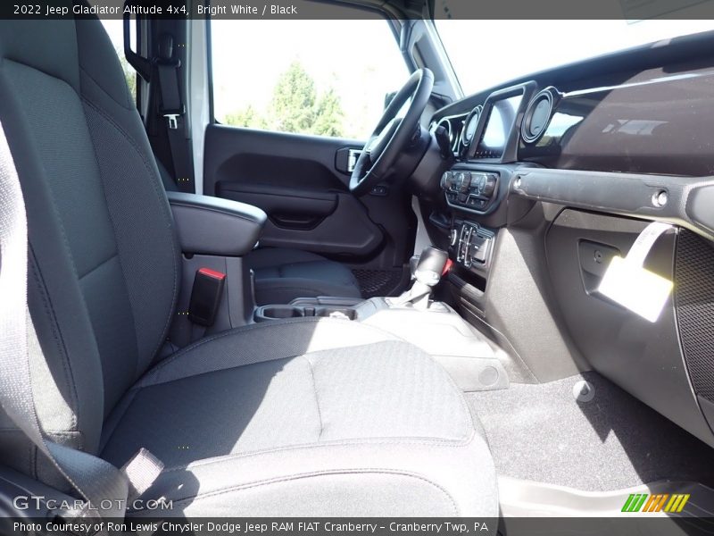 Bright White / Black 2022 Jeep Gladiator Altitude 4x4