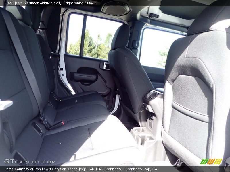 Bright White / Black 2022 Jeep Gladiator Altitude 4x4