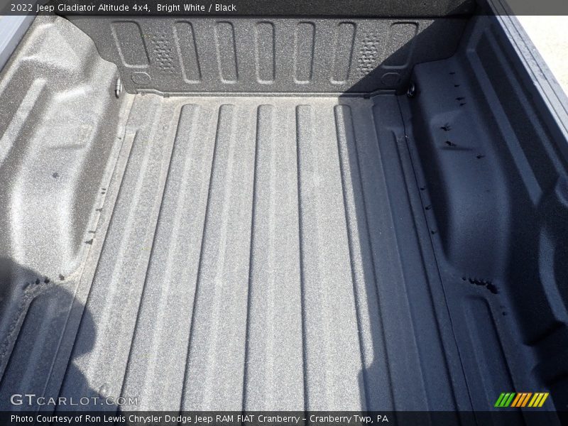 Bright White / Black 2022 Jeep Gladiator Altitude 4x4