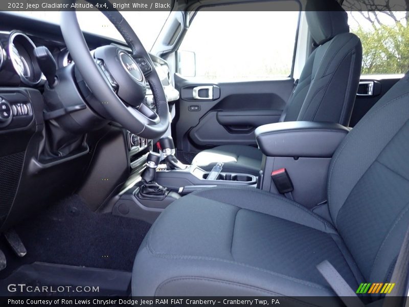 Bright White / Black 2022 Jeep Gladiator Altitude 4x4