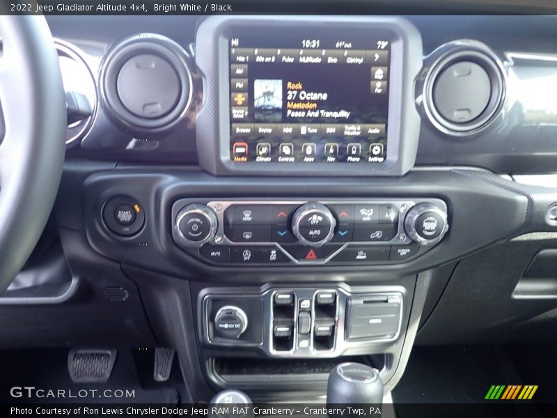 Bright White / Black 2022 Jeep Gladiator Altitude 4x4
