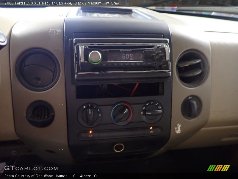 Black / Medium Flint Grey 2005 Ford F150 XLT Regular Cab 4x4