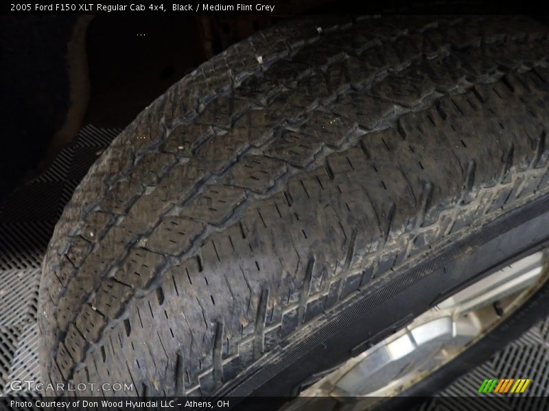 Black / Medium Flint Grey 2005 Ford F150 XLT Regular Cab 4x4