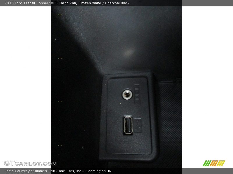 Frozen White / Charcoal Black 2016 Ford Transit Connect XLT Cargo Van