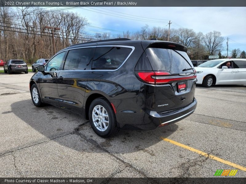 Brilliant Black Crystal Pearl / Black/Alloy 2022 Chrysler Pacifica Touring L