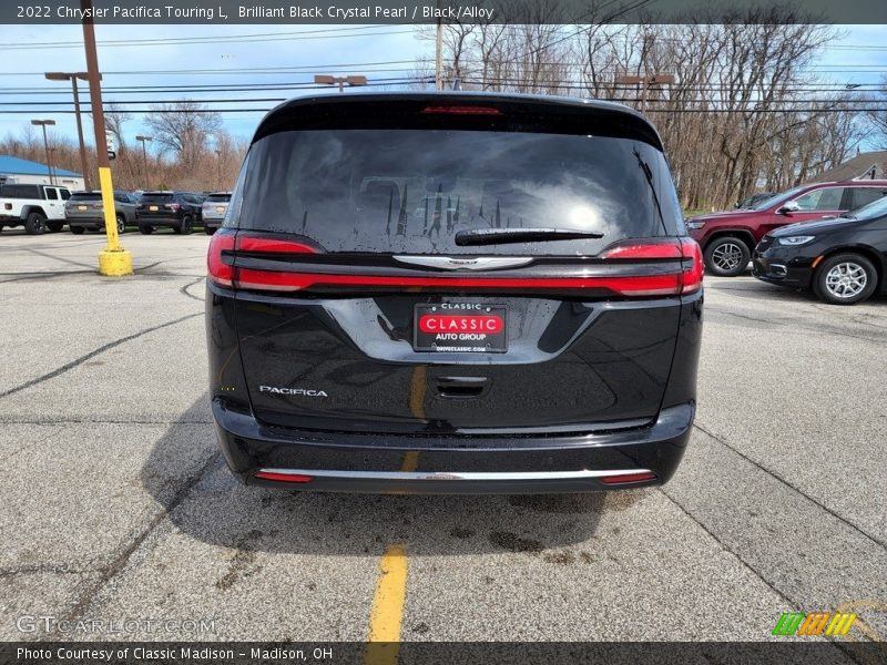 Brilliant Black Crystal Pearl / Black/Alloy 2022 Chrysler Pacifica Touring L