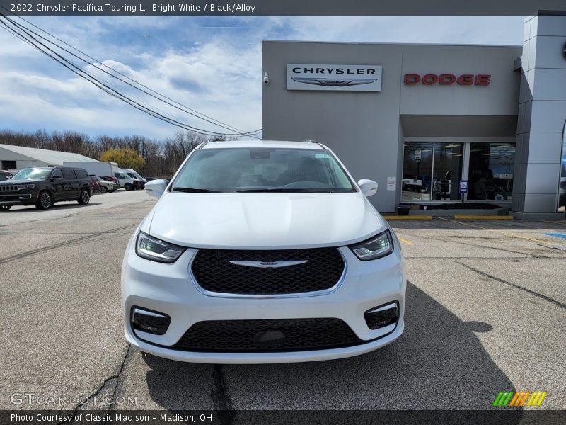 Bright White / Black/Alloy 2022 Chrysler Pacifica Touring L