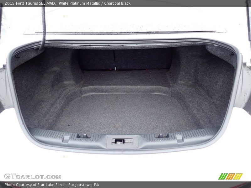  2015 Taurus SEL AWD Trunk
