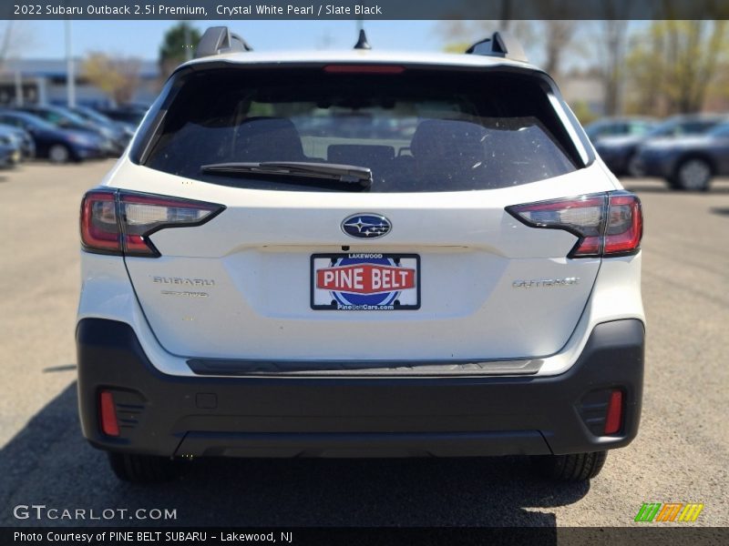 Crystal White Pearl / Slate Black 2022 Subaru Outback 2.5i Premium