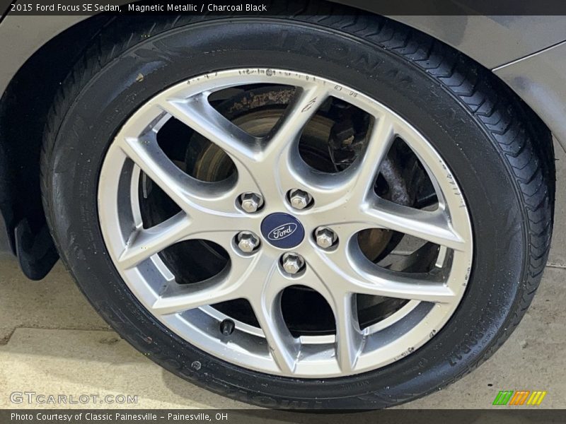 Magnetic Metallic / Charcoal Black 2015 Ford Focus SE Sedan
