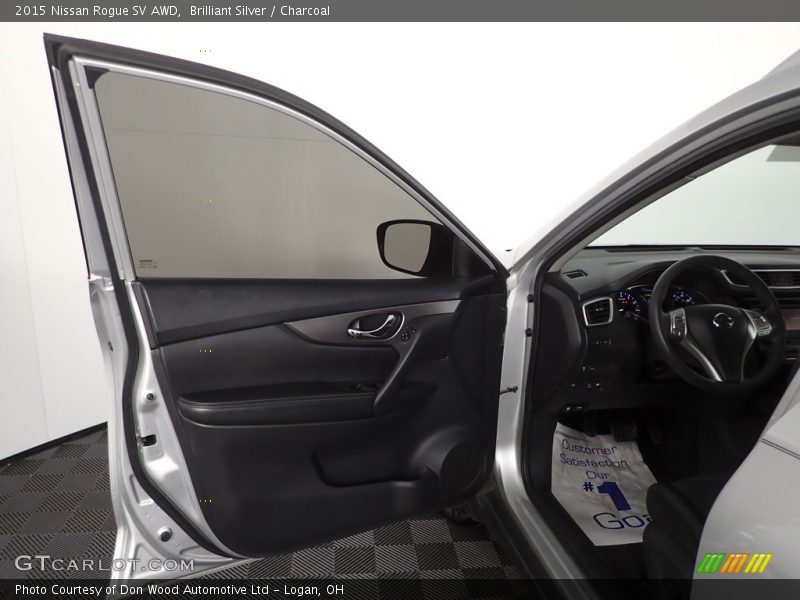 Brilliant Silver / Charcoal 2015 Nissan Rogue SV AWD