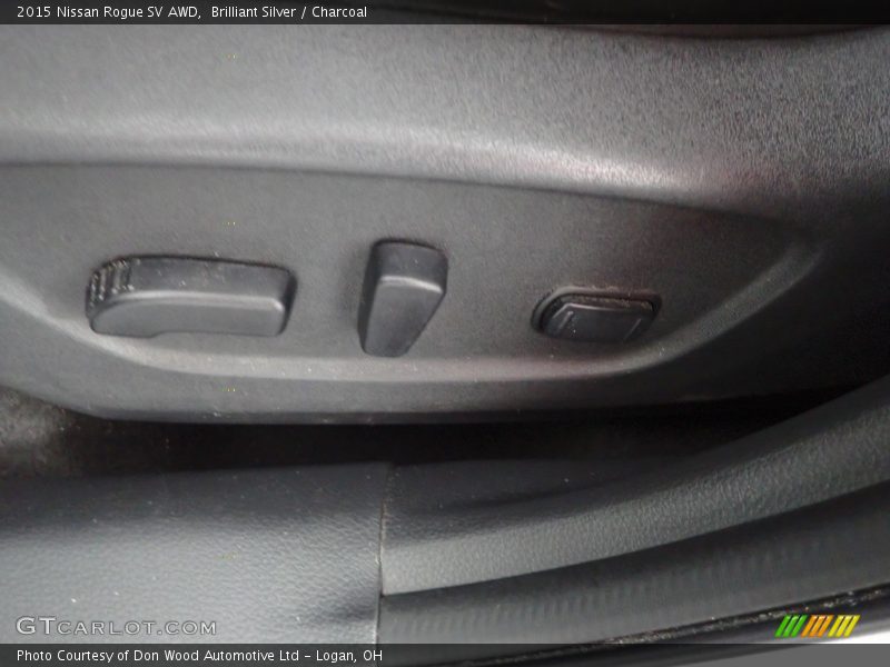 Brilliant Silver / Charcoal 2015 Nissan Rogue SV AWD