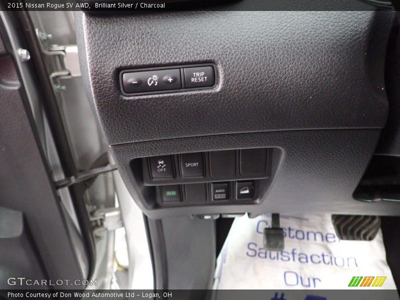 Brilliant Silver / Charcoal 2015 Nissan Rogue SV AWD