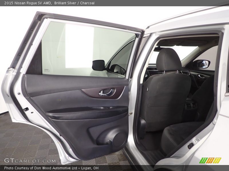 Brilliant Silver / Charcoal 2015 Nissan Rogue SV AWD