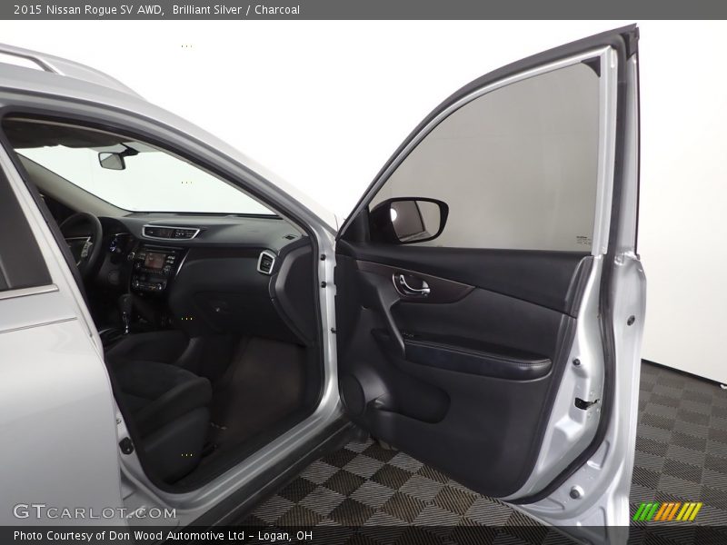 Brilliant Silver / Charcoal 2015 Nissan Rogue SV AWD